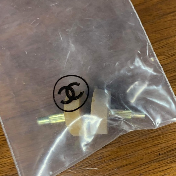 Authentic CHANEL 2 tone pump shoes in snake skin leather - Picture 14 of 14